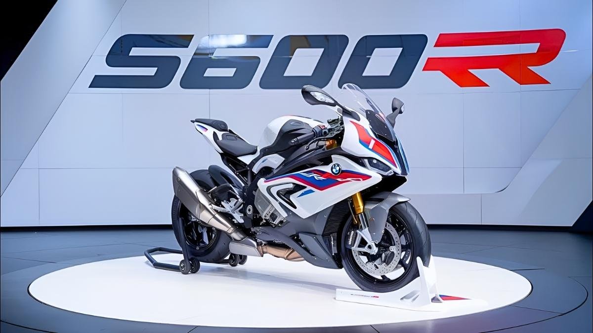 2026 BMW 5600R Premium Sports Cruiser with Strong Engine and Modern Technology